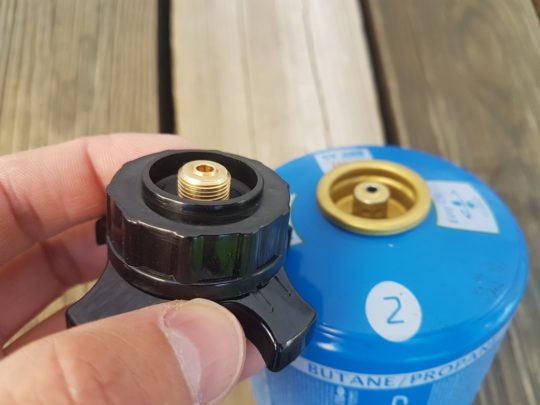 Adaptateur De Cartouches De Gaz à Valve Ou Perçables Sur Un Réchaud à Vis